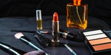 DOUGLAS: Odkryj najnowsze trendy w urodzie - perfumy, kosmetyki, makijaż